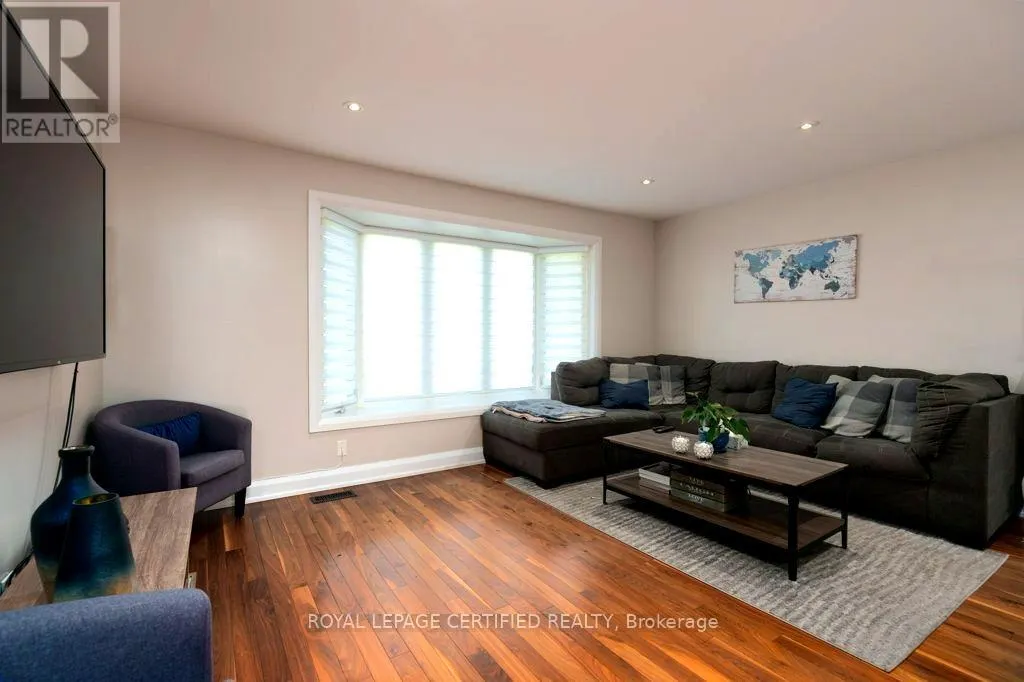 72 FERNDALE CRESCENT