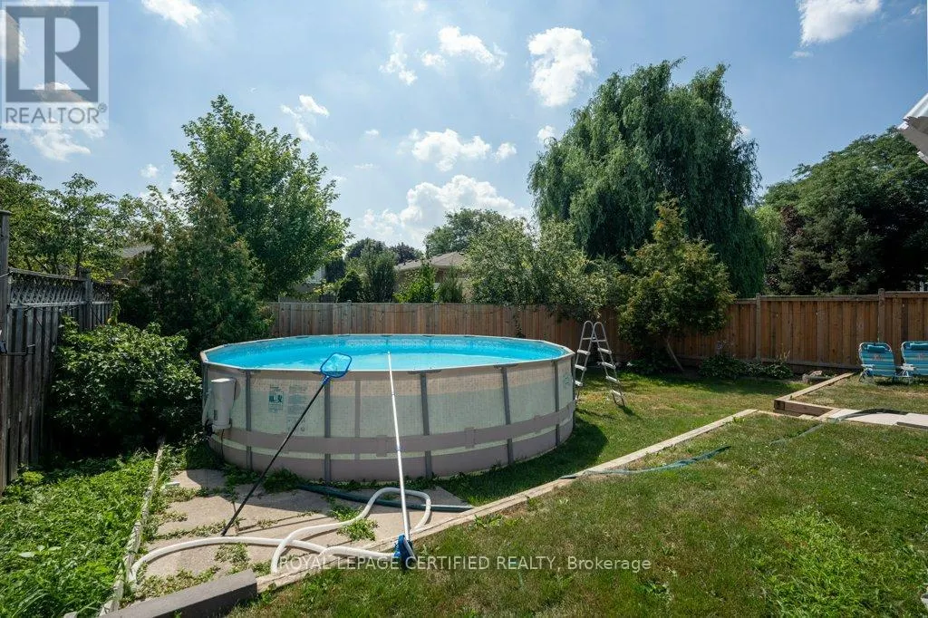 72 FERNDALE CRESCENT