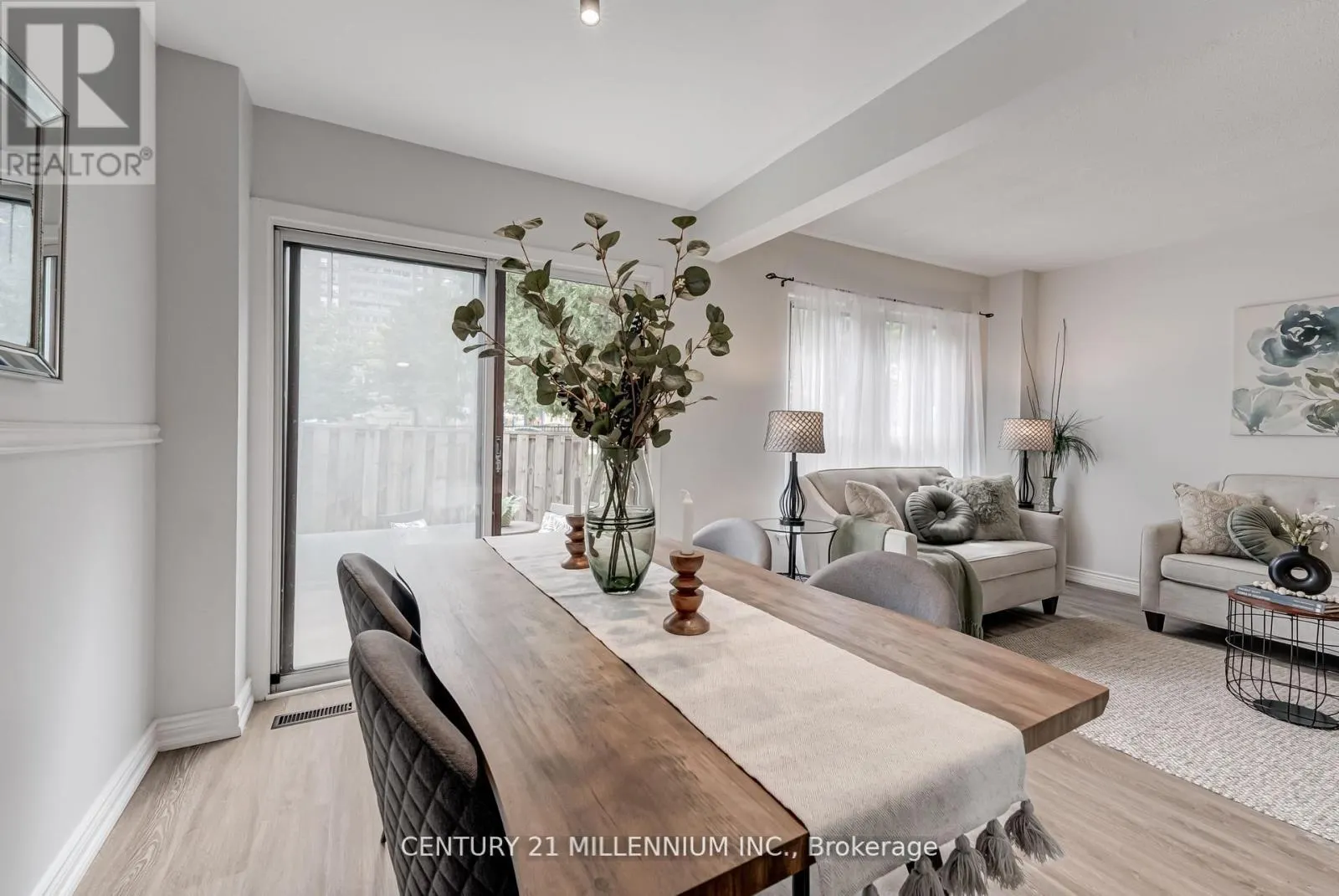 85 - 56 FLEETWOOD CRESCENT
