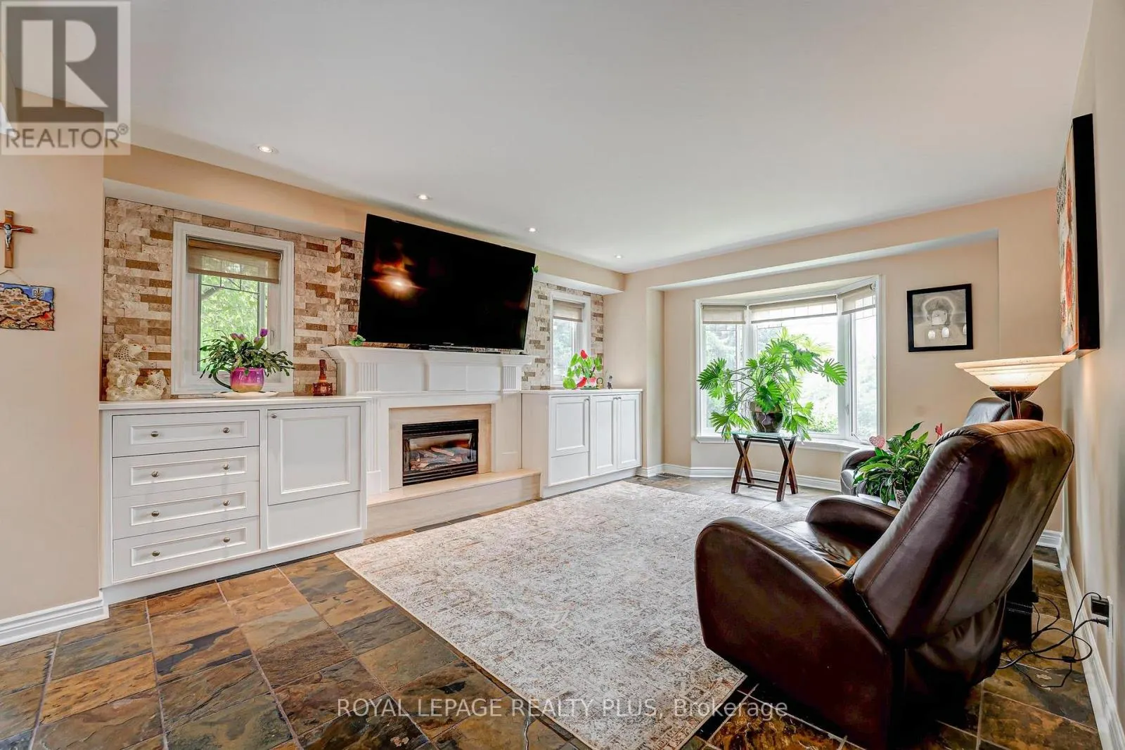 5 COATES HILL COURT
