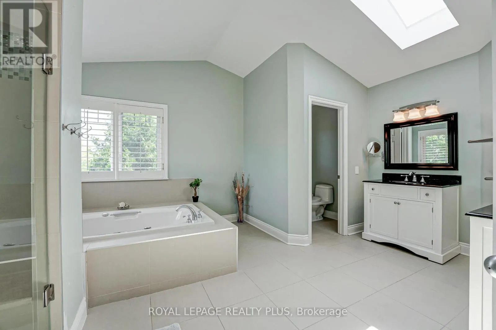 5 COATES HILL COURT