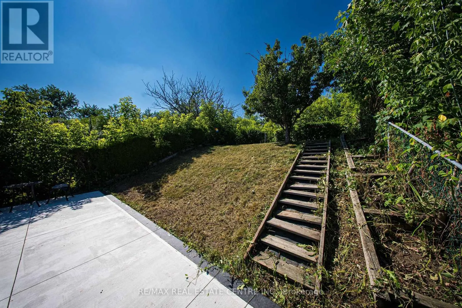764 EAGLEMOUNT CRESCENT