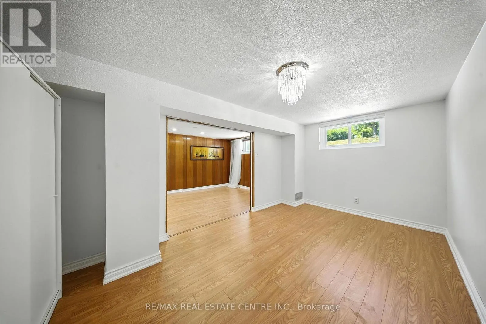 764 EAGLEMOUNT CRESCENT