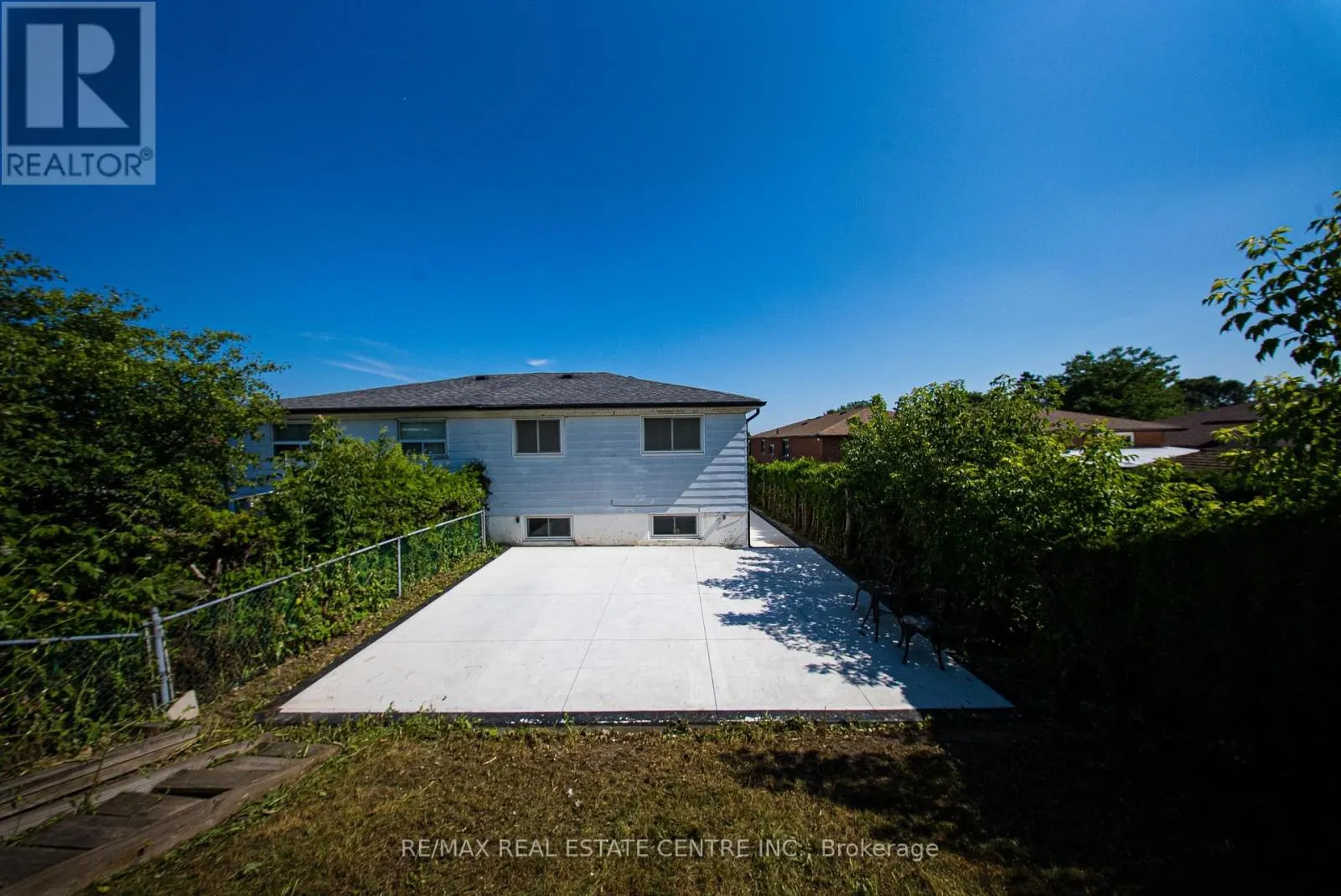 764 EAGLEMOUNT CRESCENT