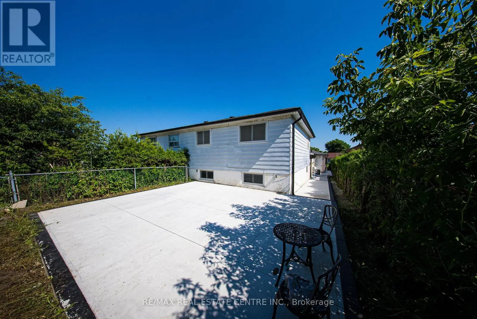764 EAGLEMOUNT CRESCENT