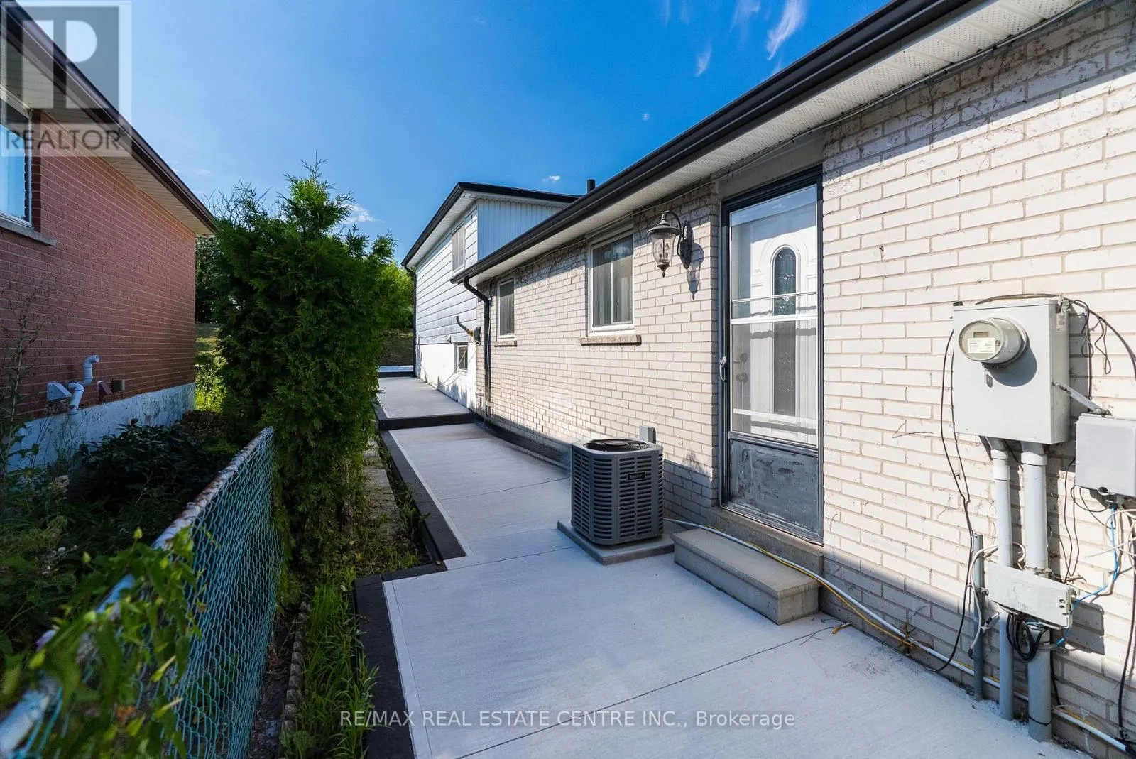 764 EAGLEMOUNT CRESCENT