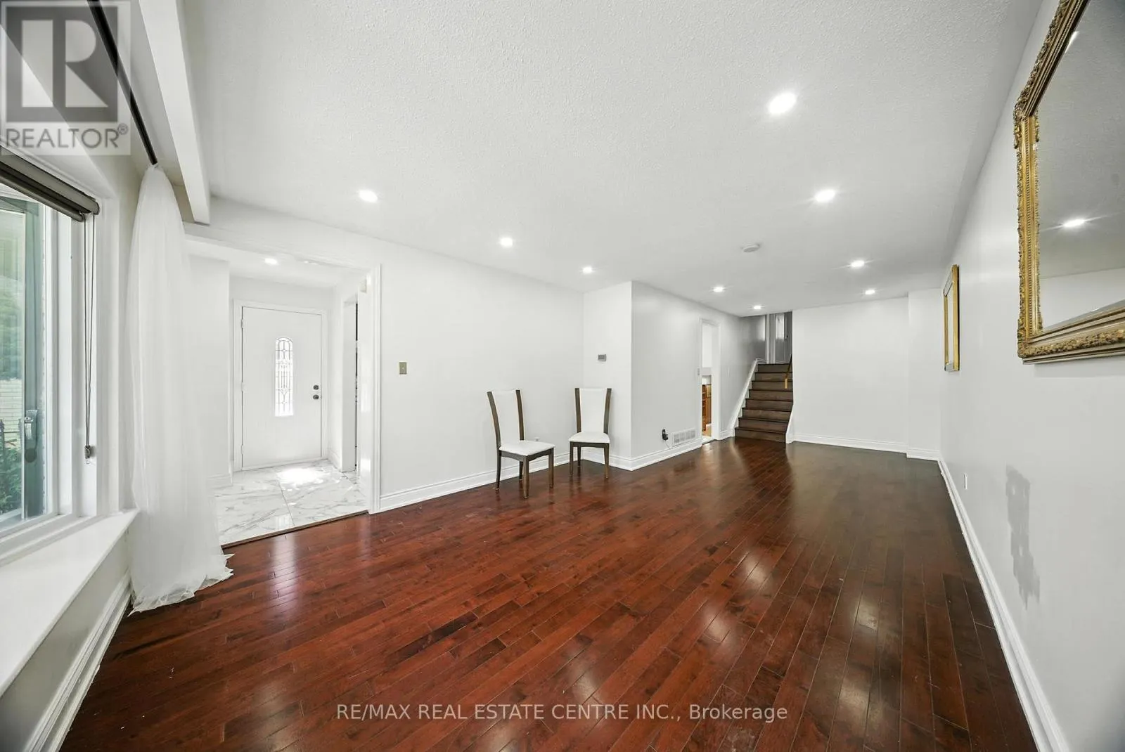 764 EAGLEMOUNT CRESCENT