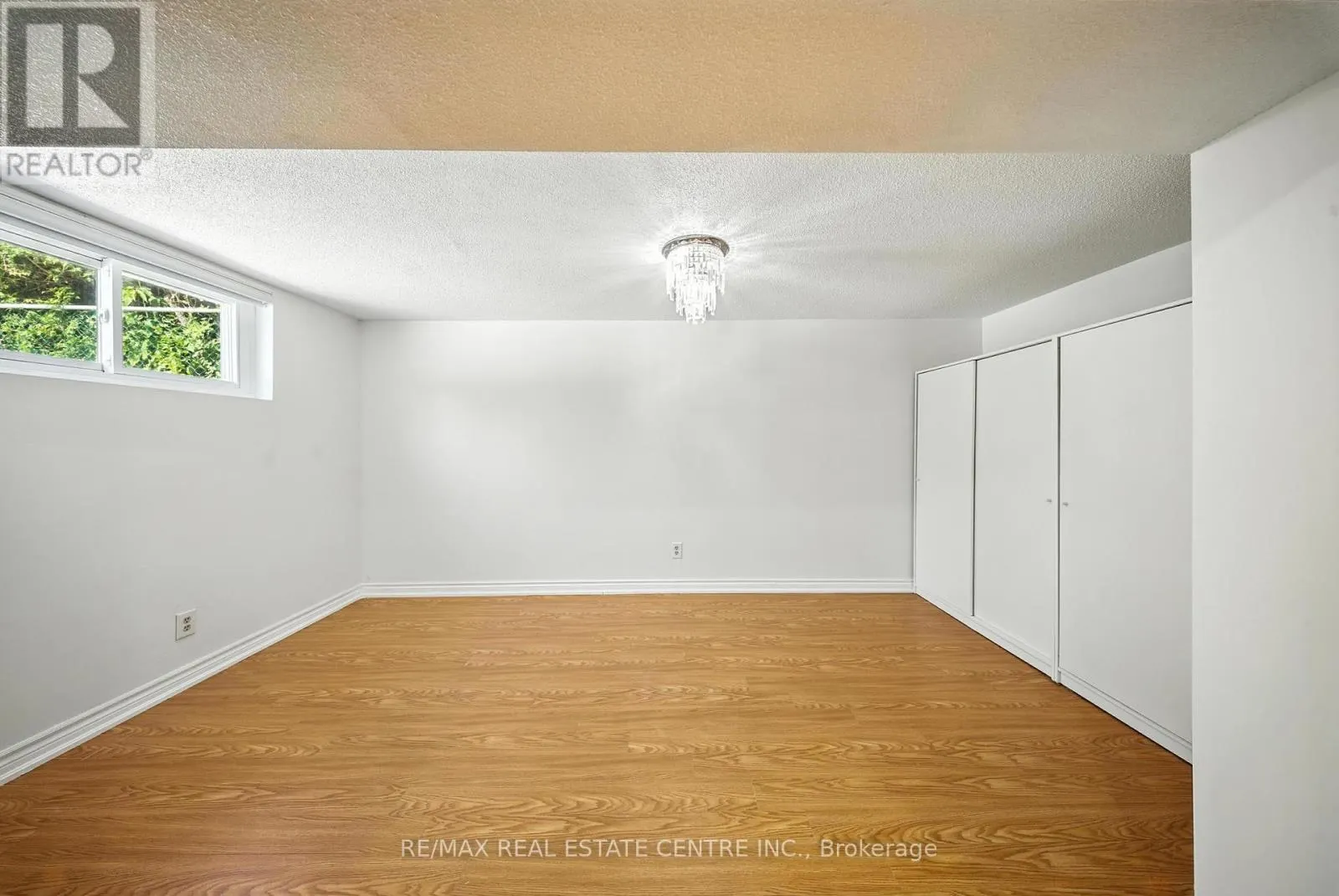 764 EAGLEMOUNT CRESCENT
