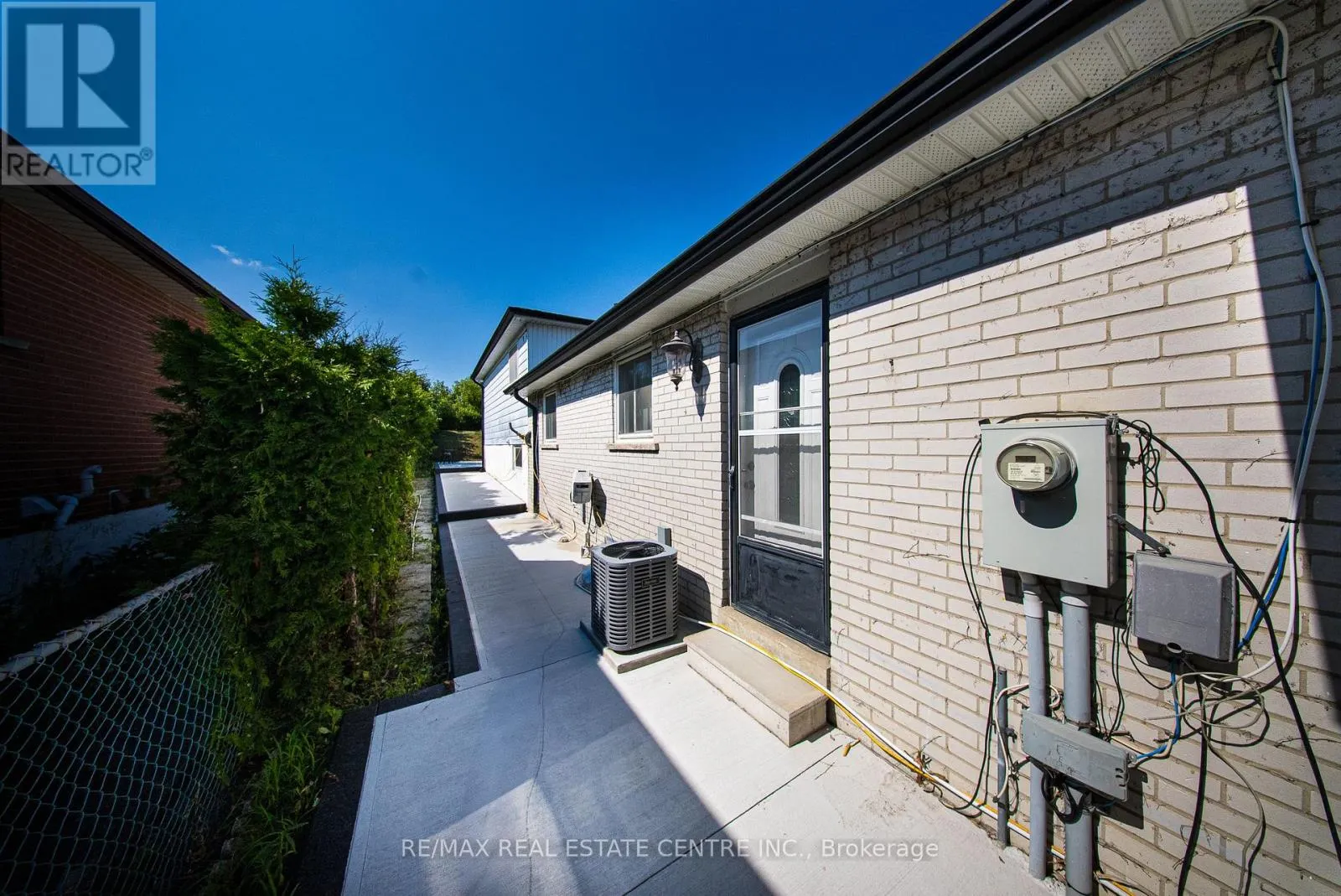 764 EAGLEMOUNT CRESCENT