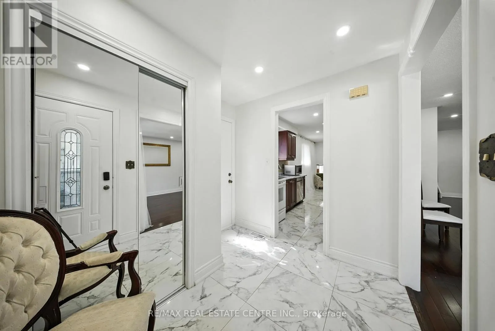 764 EAGLEMOUNT CRESCENT