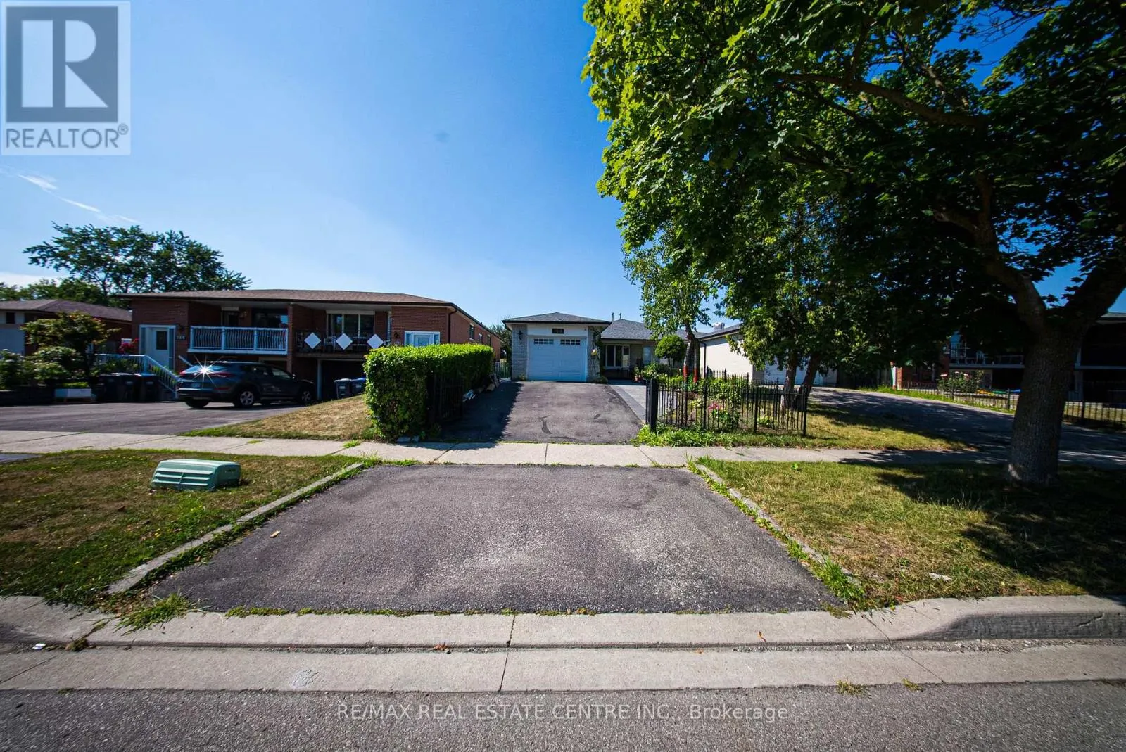 764 EAGLEMOUNT CRESCENT