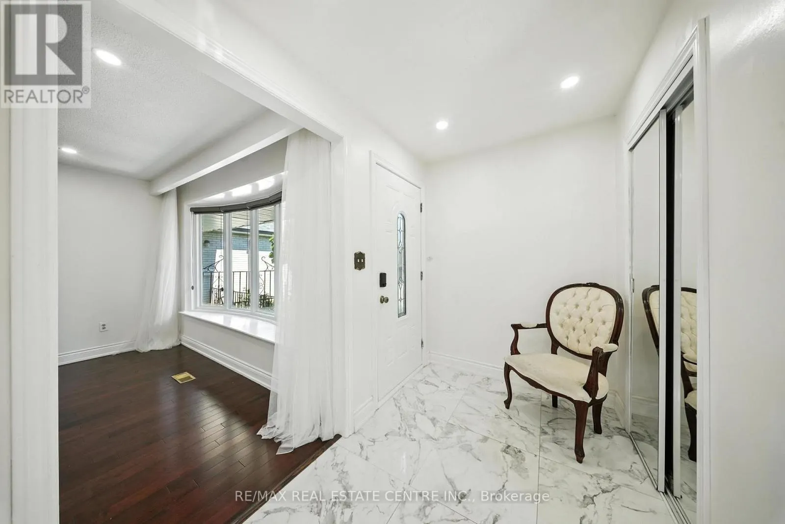 764 EAGLEMOUNT CRESCENT