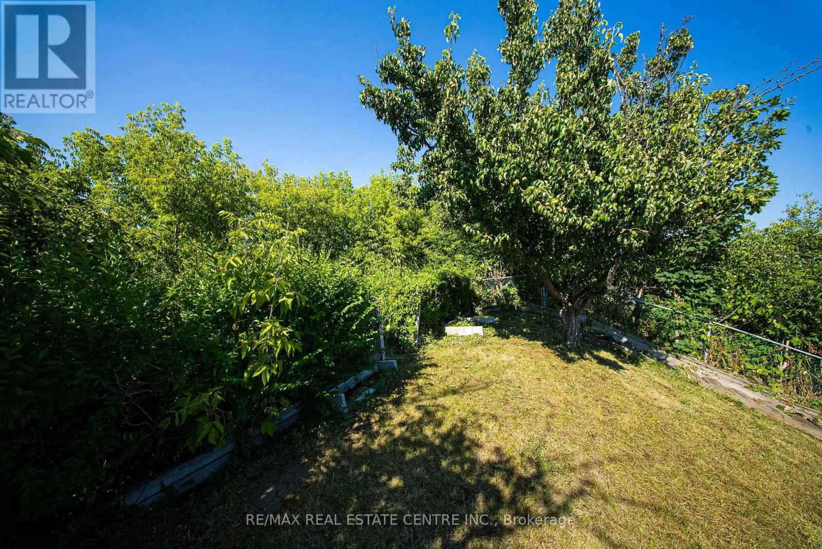 764 EAGLEMOUNT CRESCENT