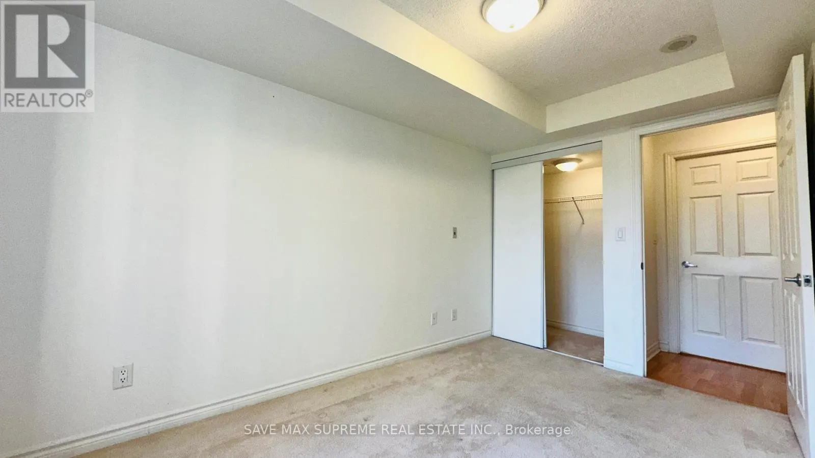 527 - 3888 DUKE OF YORK BOULEVARD