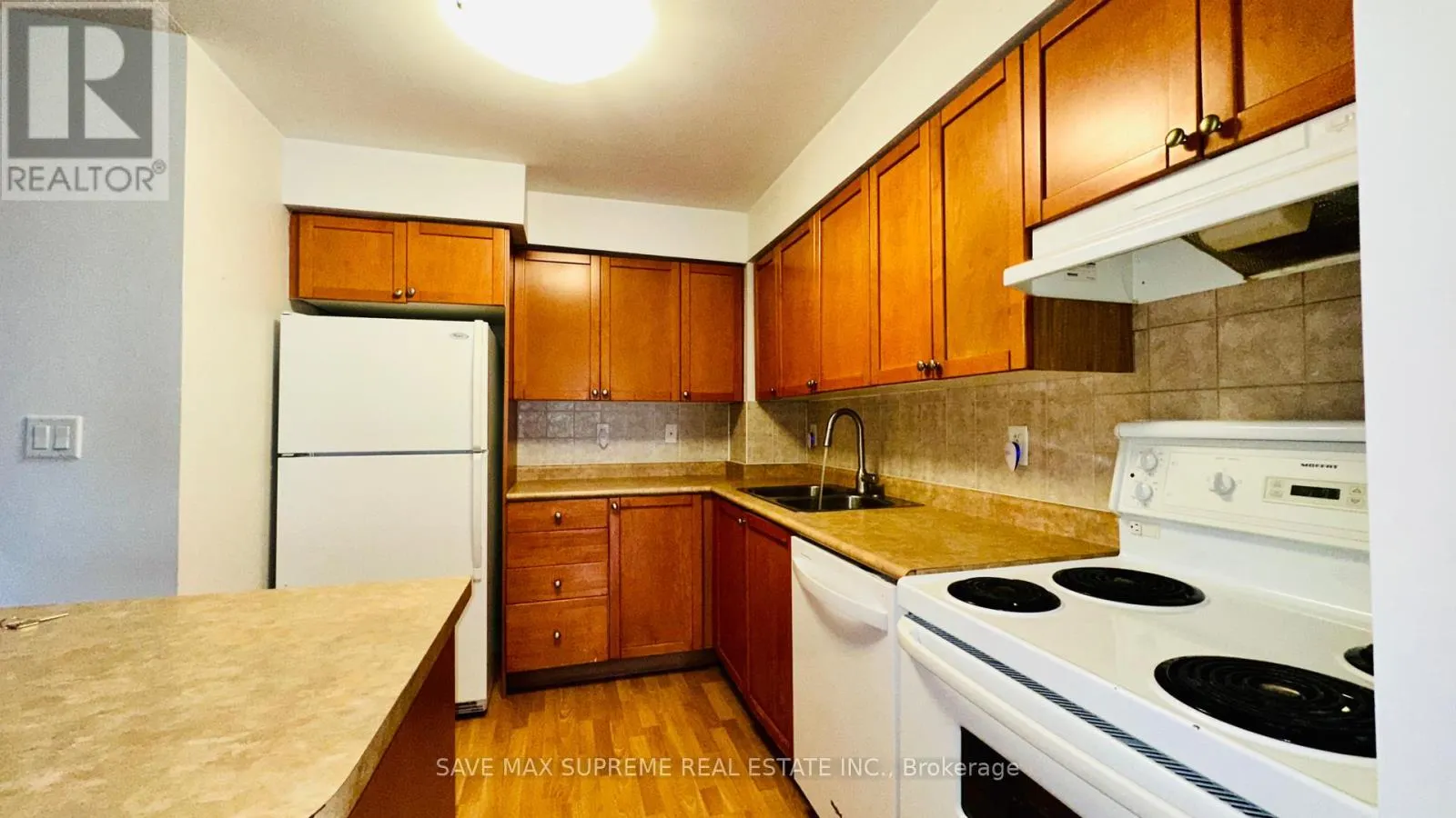 527 - 3888 DUKE OF YORK BOULEVARD