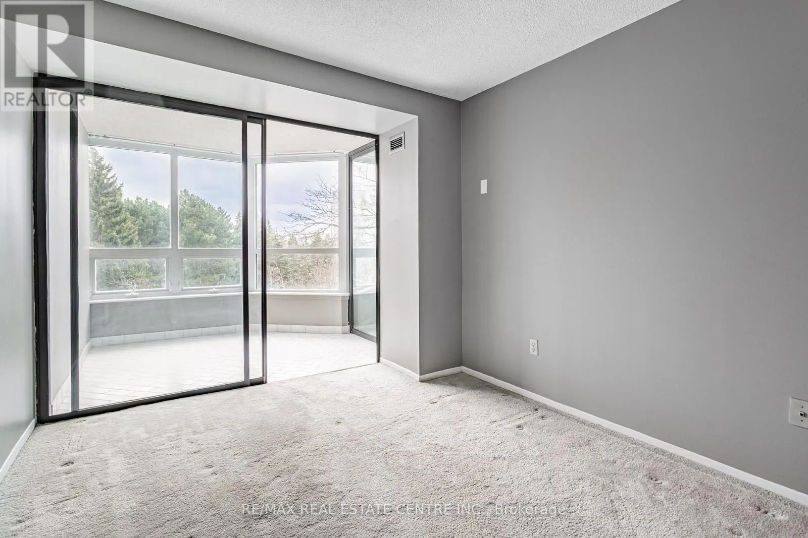 403 - 8 LISA STREET