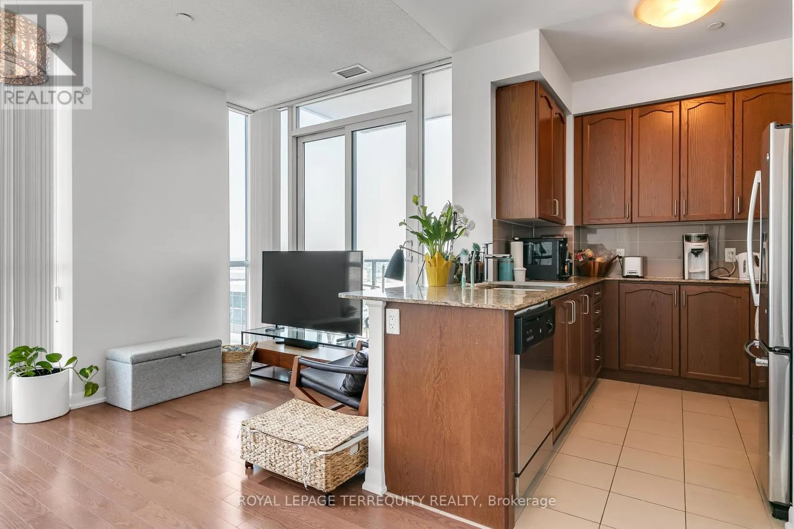2810 - 215 SHERWAY GARDENS ROAD