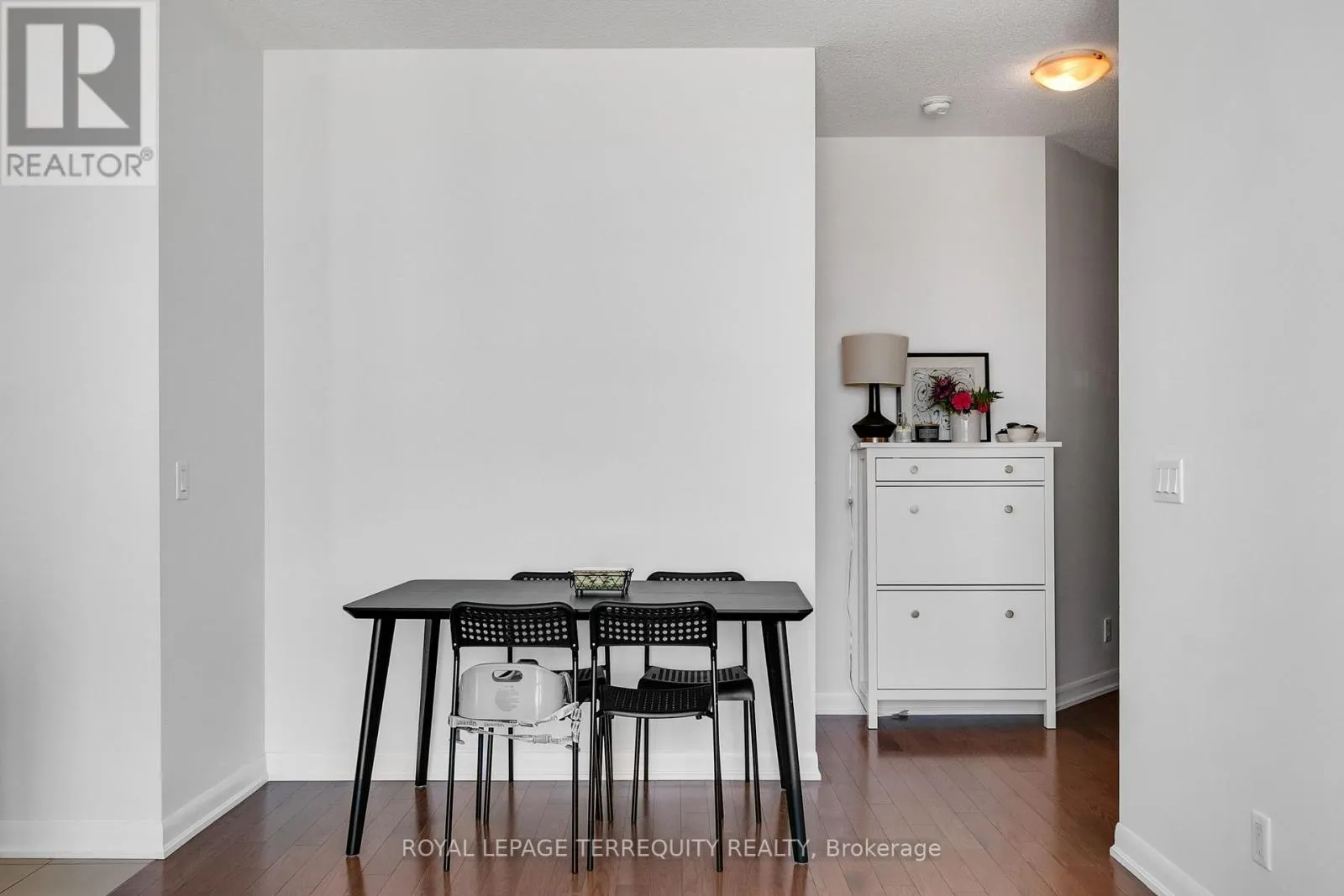2810 - 215 SHERWAY GARDENS ROAD