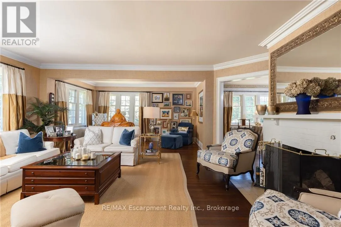 2055 LAKESHORE ROAD E