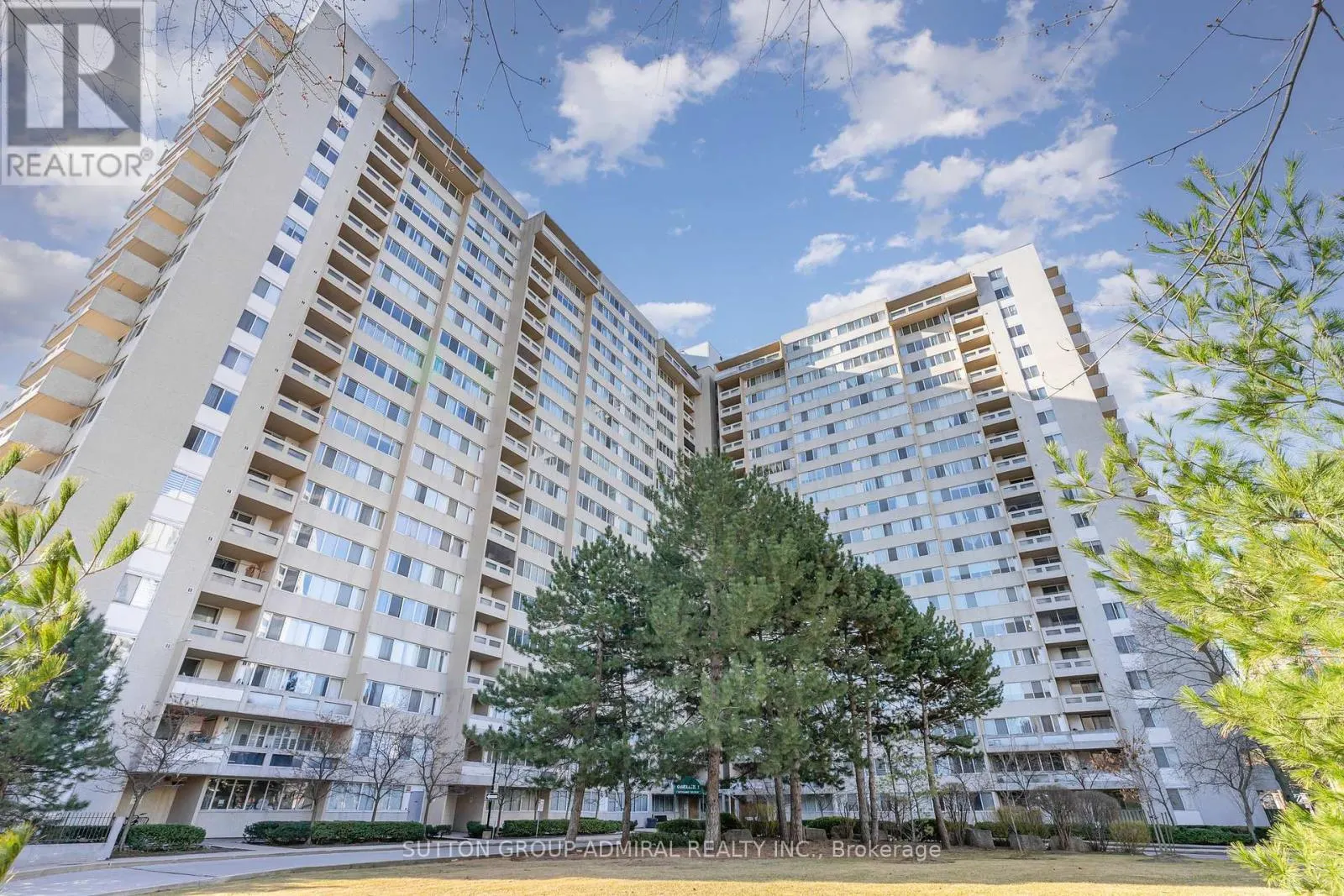 1513 (ROOM 2) - 3590 KANEFF CRESCENT