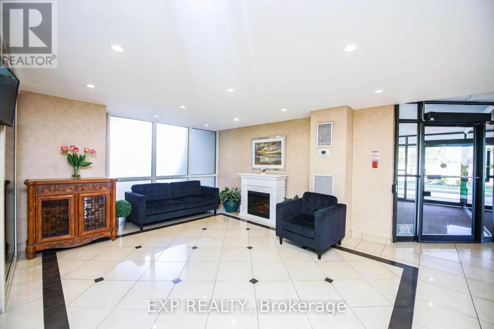 #807 - 1515 LAKESHORE ROAD E