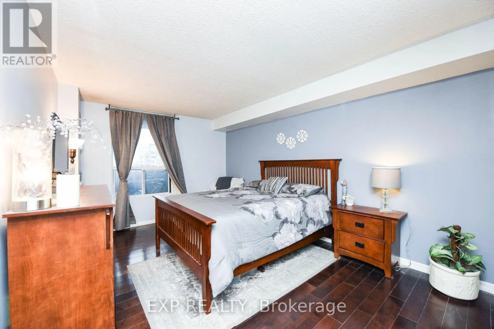 #807 - 1515 LAKESHORE ROAD E