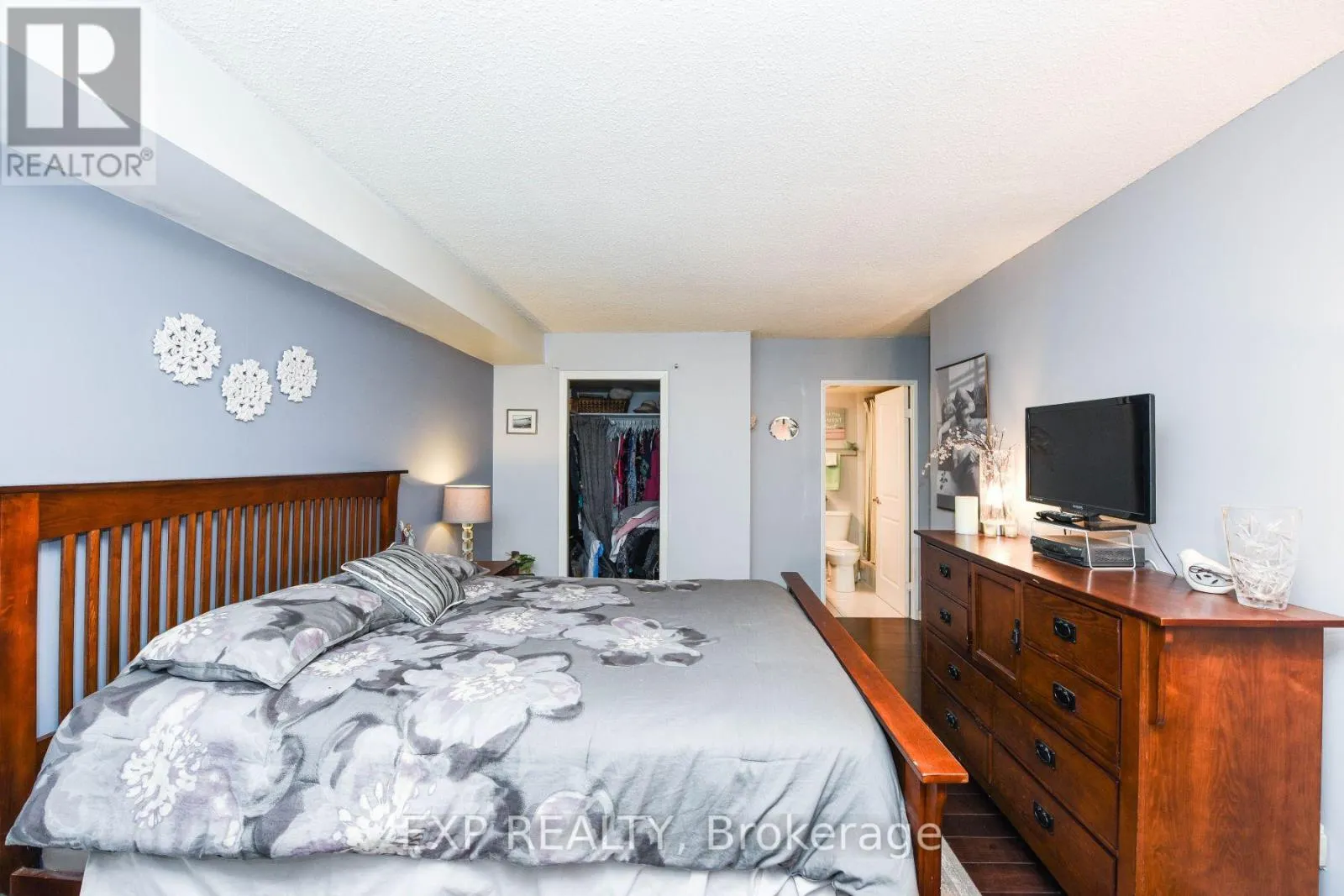 #807 - 1515 LAKESHORE ROAD E