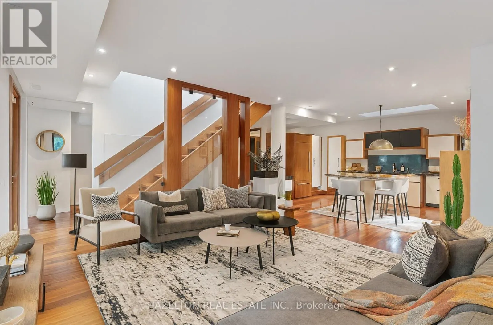 32 REGAL ROAD