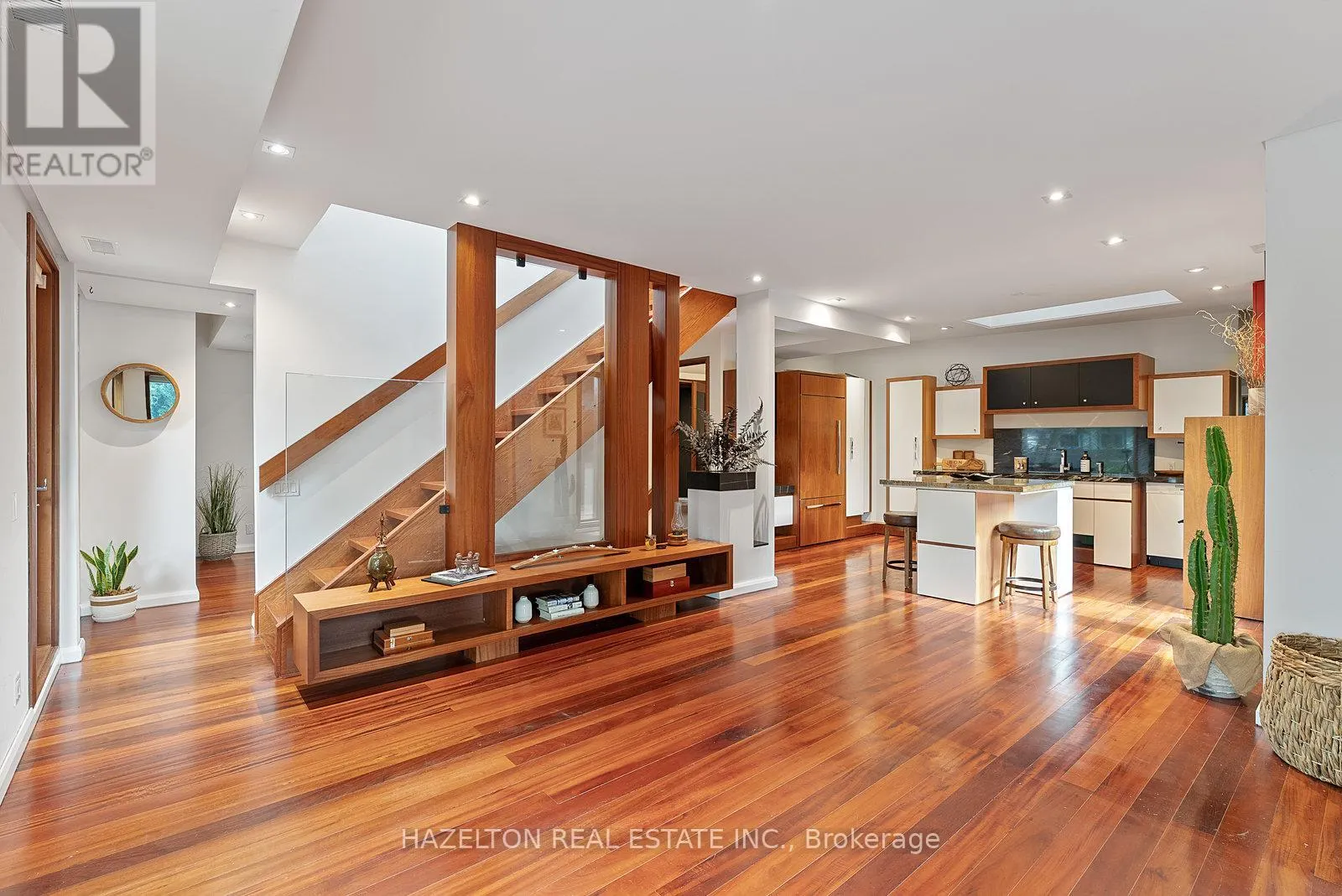 32 REGAL ROAD