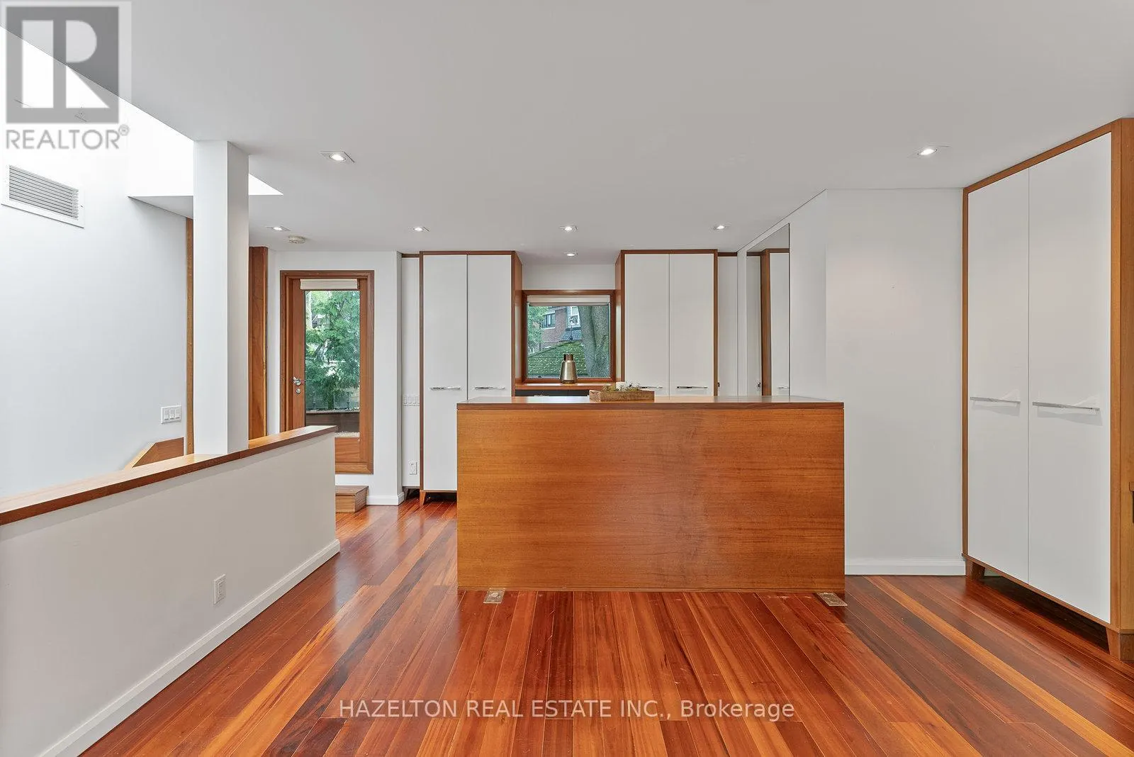 32 REGAL ROAD