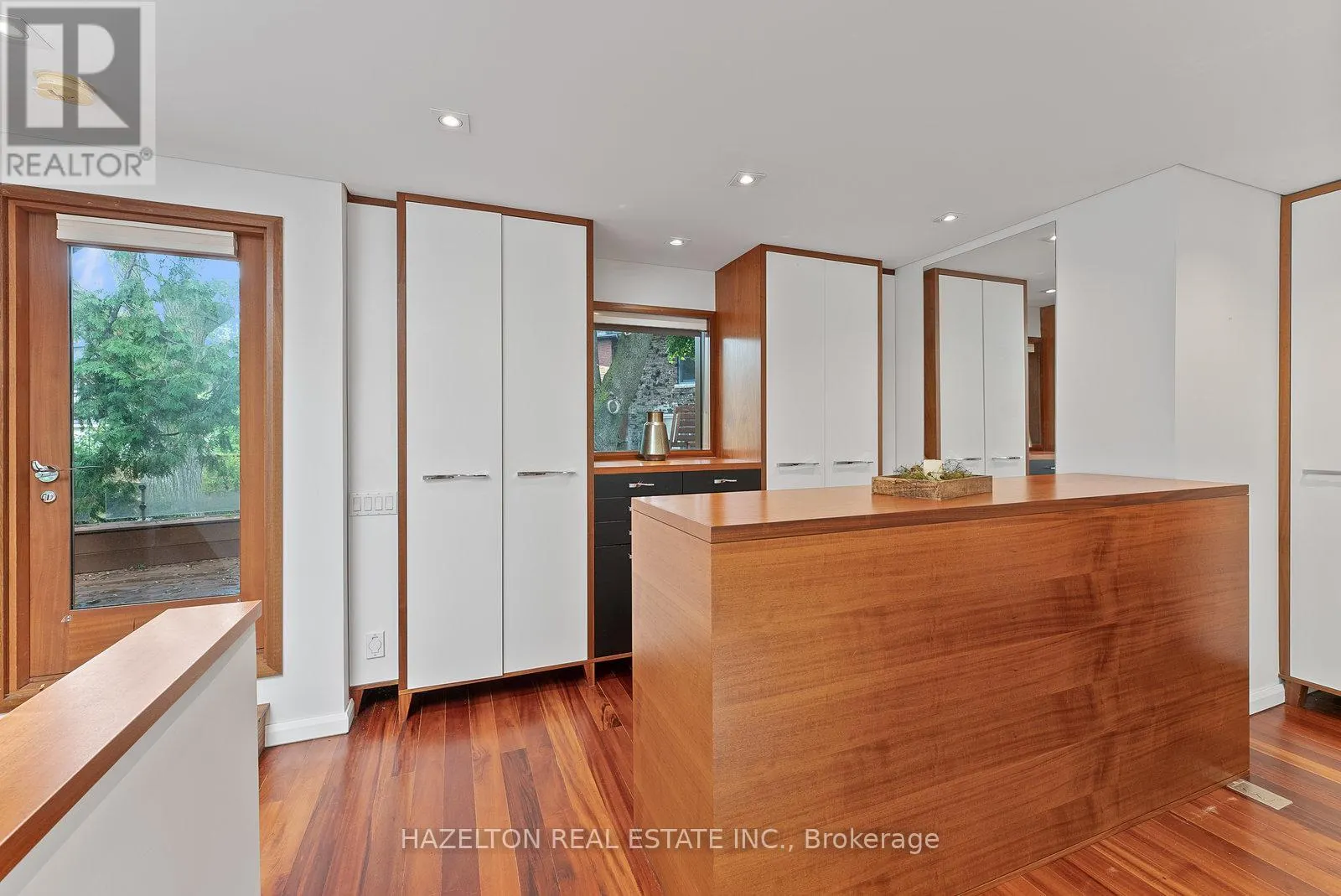 32 REGAL ROAD