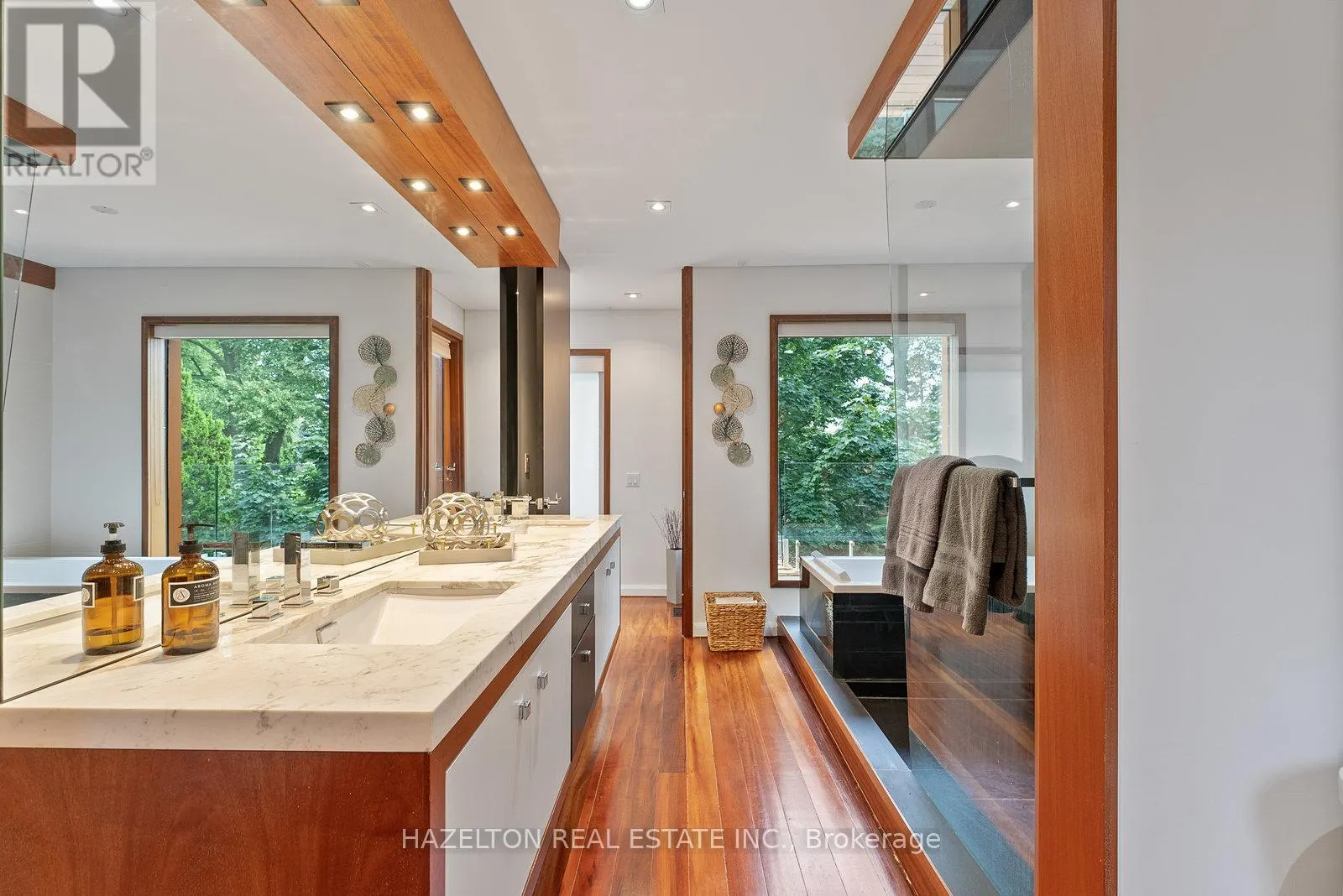 32 REGAL ROAD