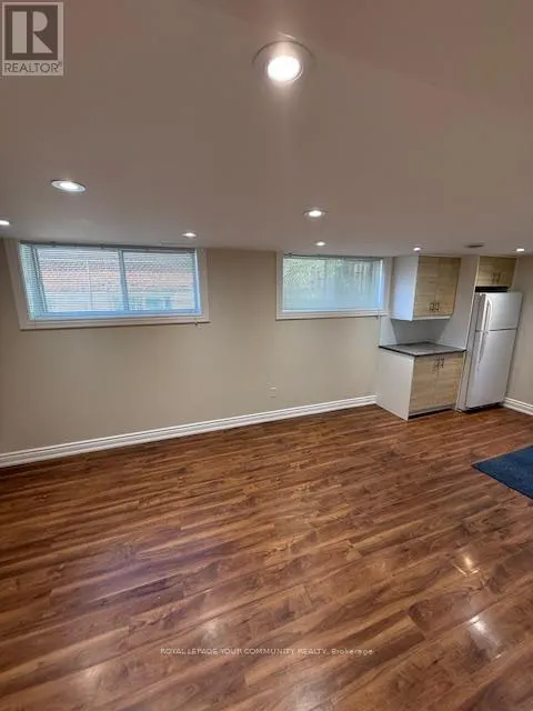 10 FALLINGDALE CRESCENT