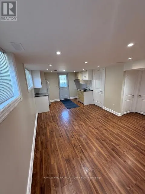 10 FALLINGDALE CRESCENT