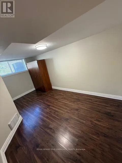 10 FALLINGDALE CRESCENT