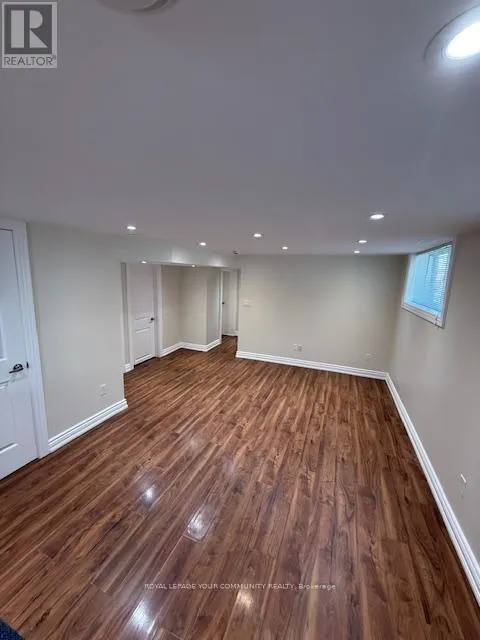10 FALLINGDALE CRESCENT