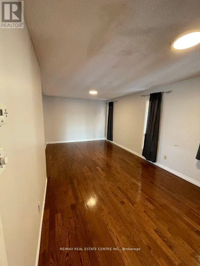 UPPER - 4616 METCALFE AVENUE