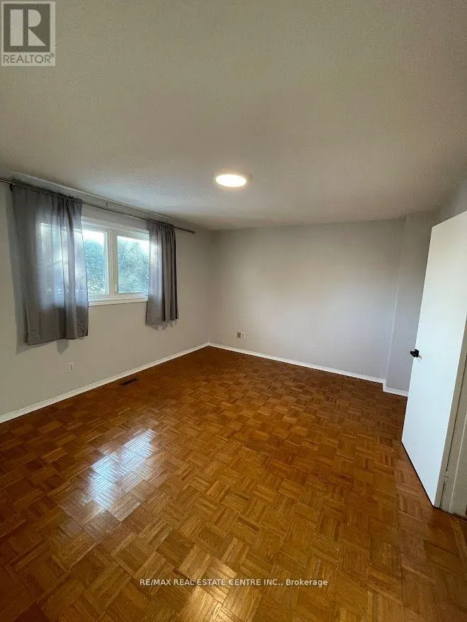 UPPER - 4616 METCALFE AVENUE