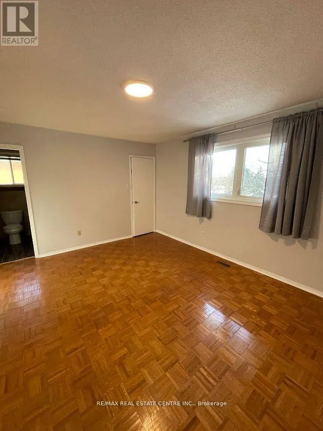 UPPER - 4616 METCALFE AVENUE