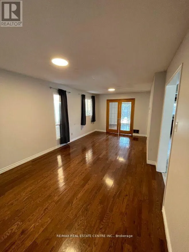 UPPER - 4616 METCALFE AVENUE