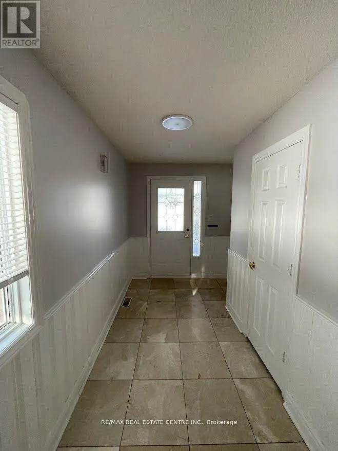 UPPER - 4616 METCALFE AVENUE
