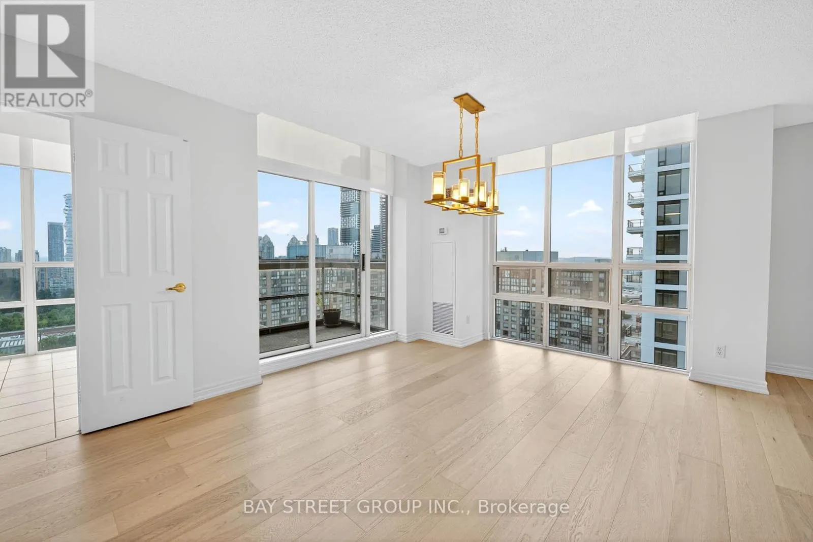 2907 - 156 ENFIELD PLACE