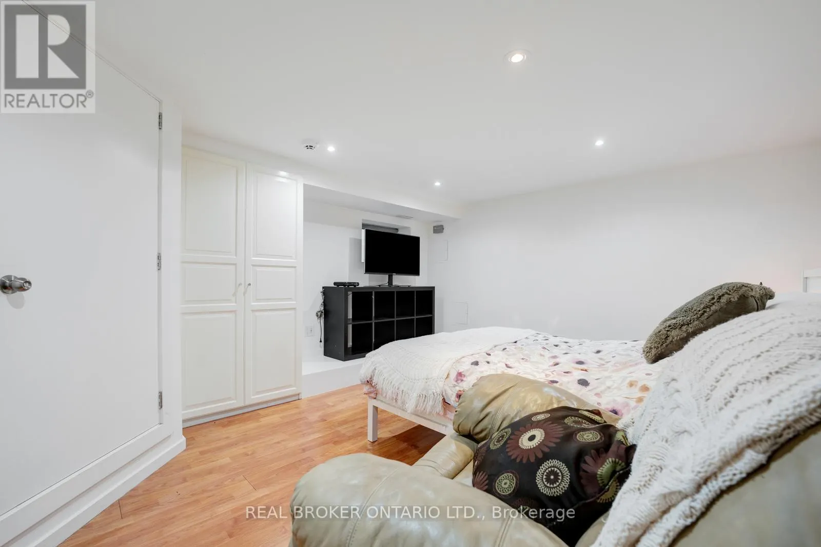 BSMT - 270 MCROBERTS AVENUE