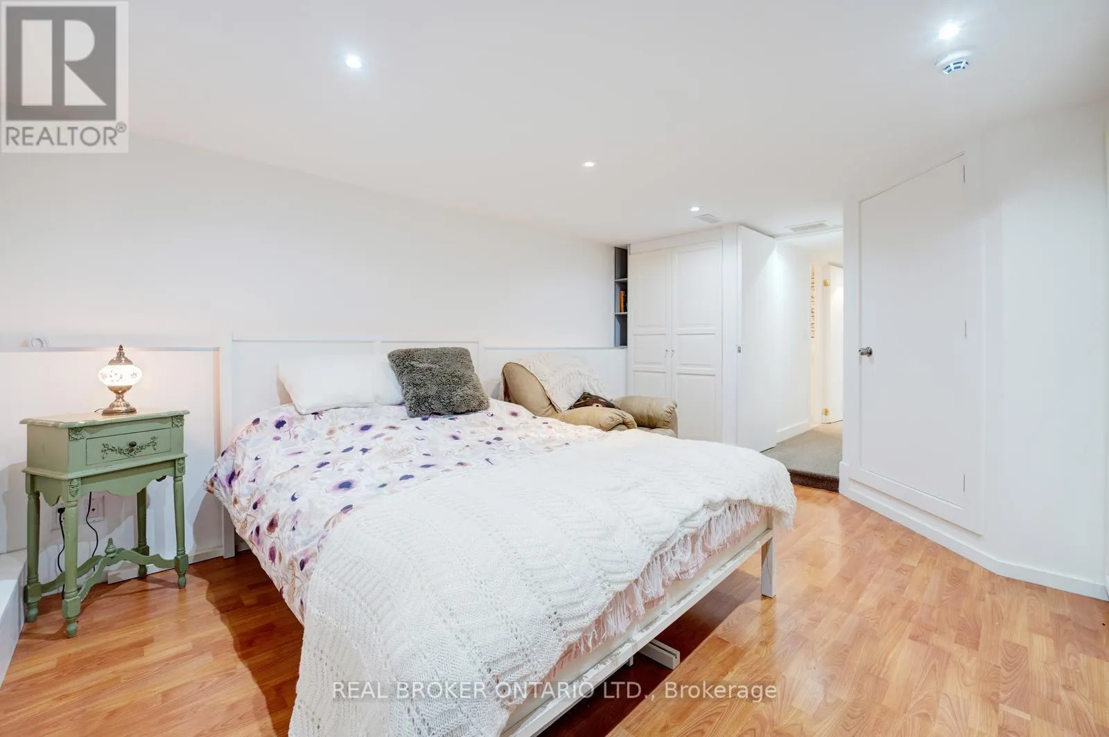 BSMT - 270 MCROBERTS AVENUE