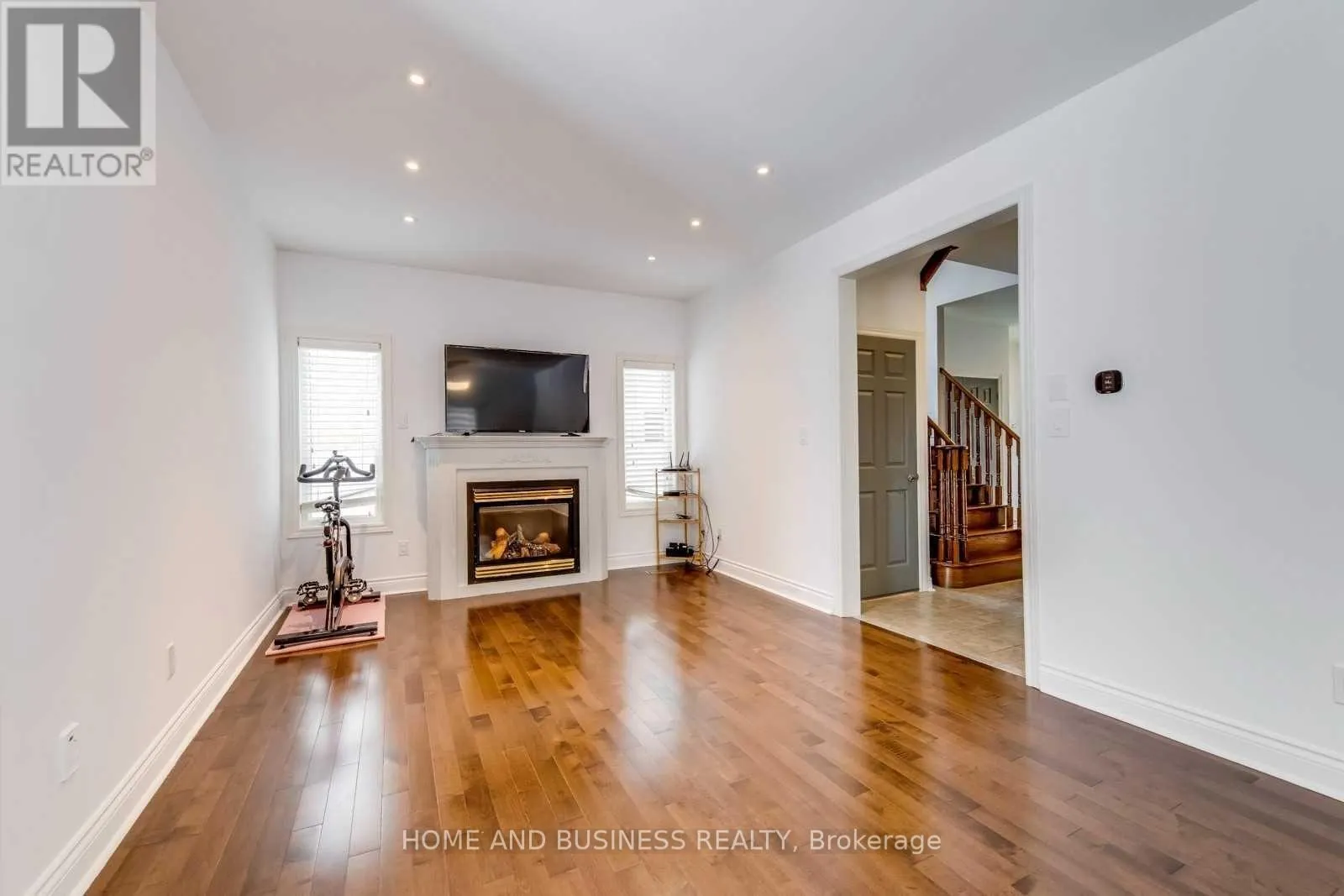 UPPER - 4774 BLOOMBURG DRIVE