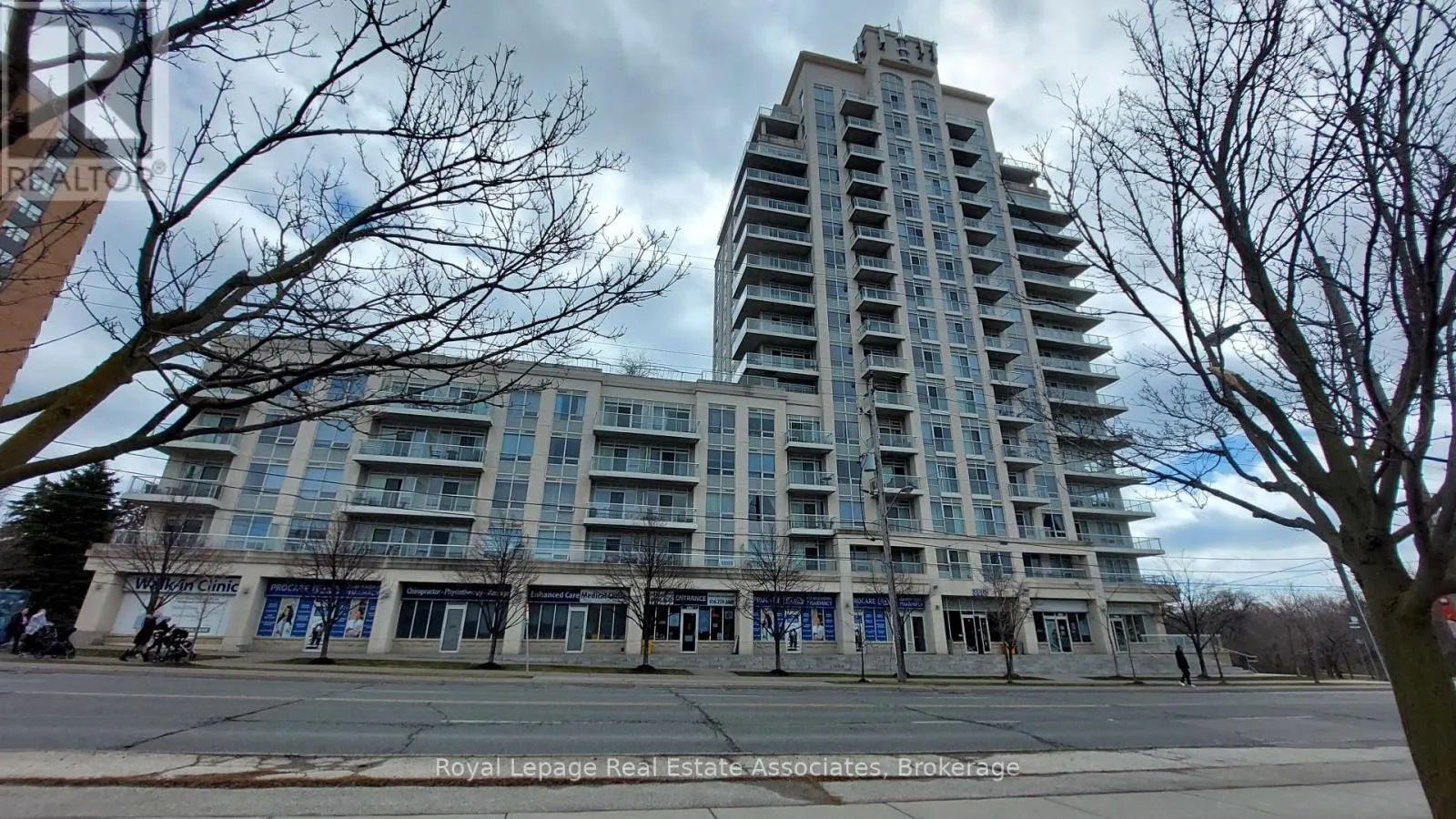 806 - 3865 LAKESHORE BOULEVARD W