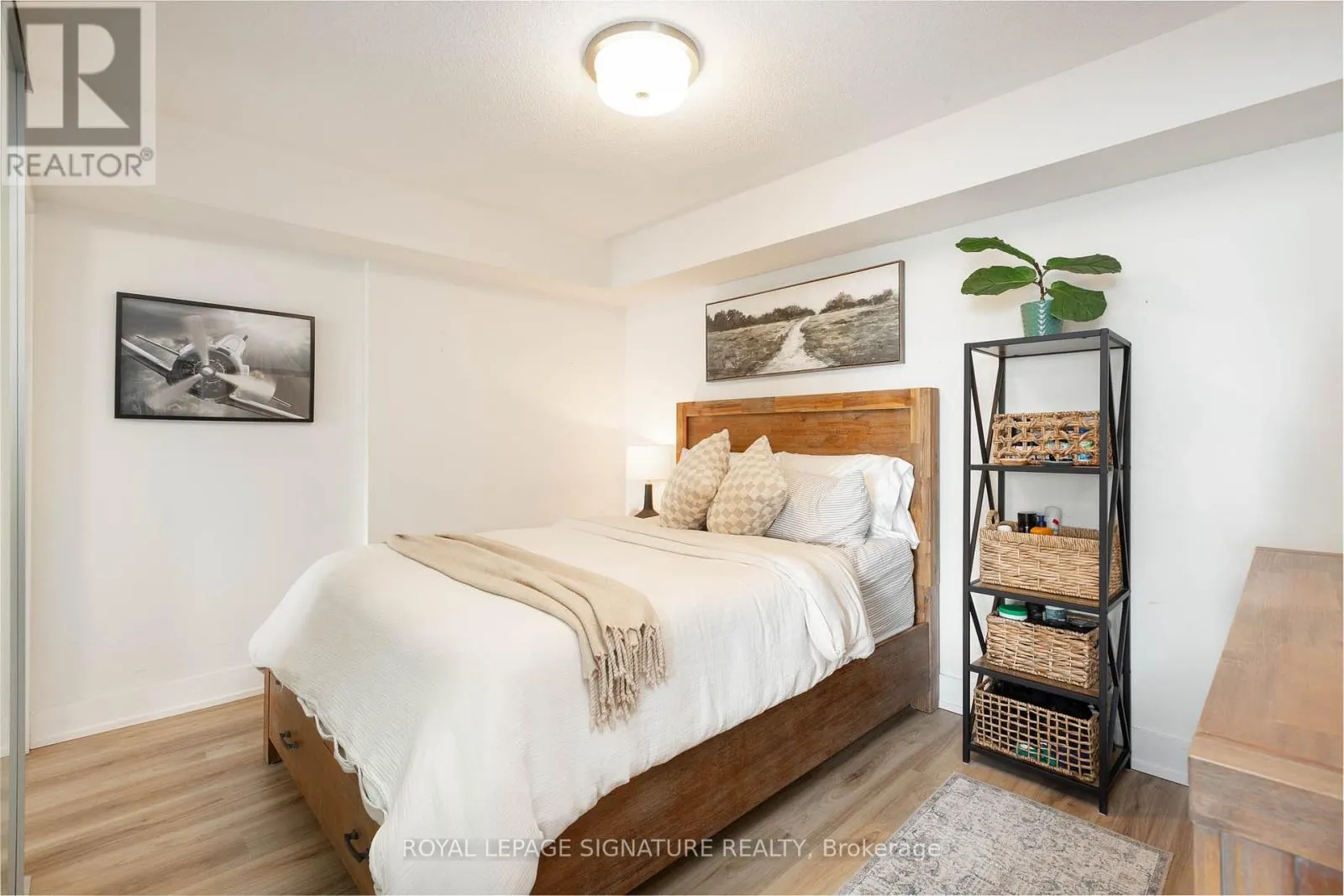 1323 - 38 JOE SHUSTER WAY