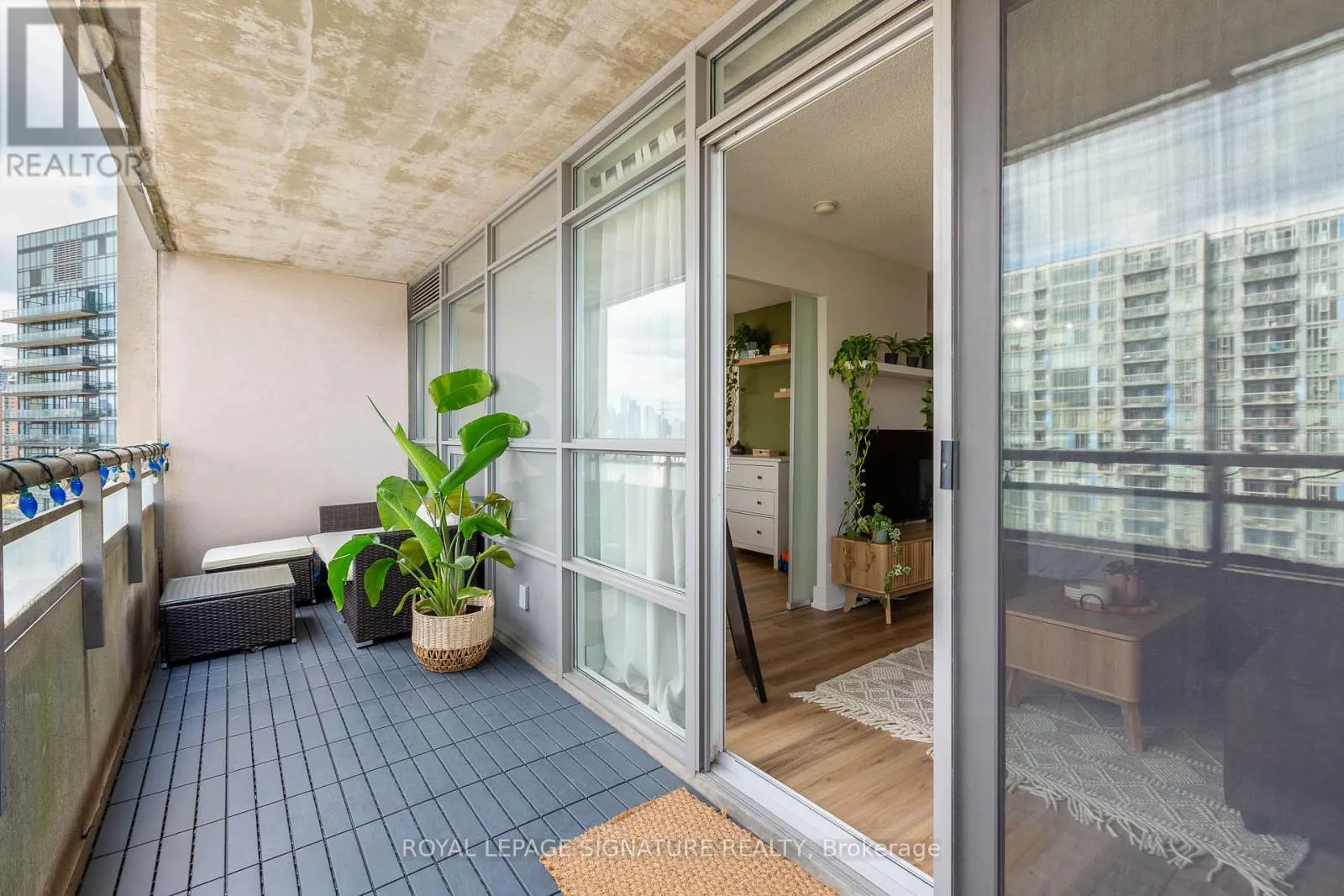 1323 - 38 JOE SHUSTER WAY