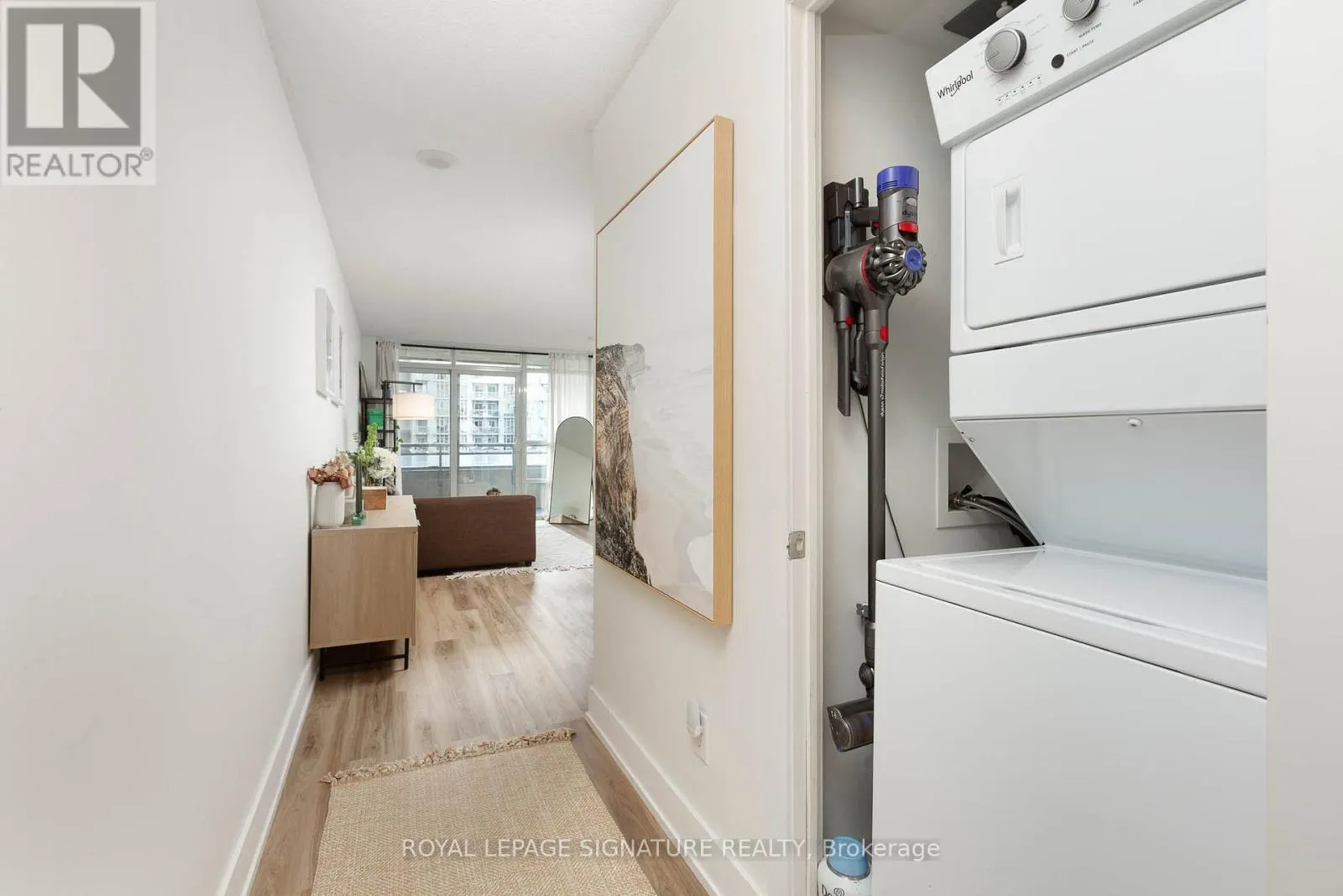 1323 - 38 JOE SHUSTER WAY