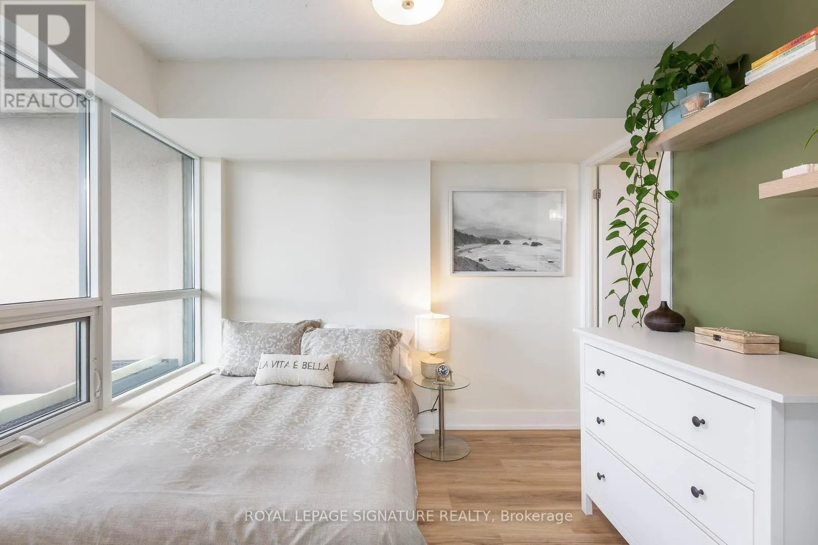 1323 - 38 JOE SHUSTER WAY